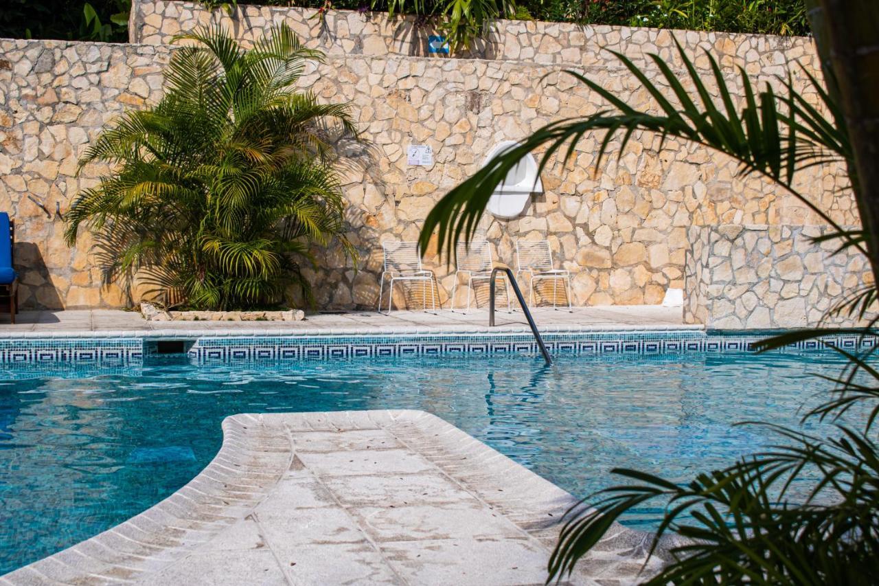 Camino Real Tikal‎ Hotel El Remate Exterior photo